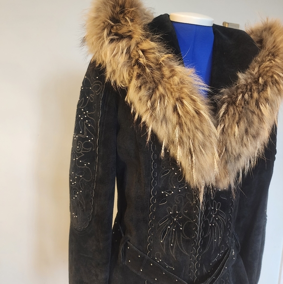 Gorgeous suede jacket with real fox fure. New wore just ones. Great condition. - Picture 1 of 8